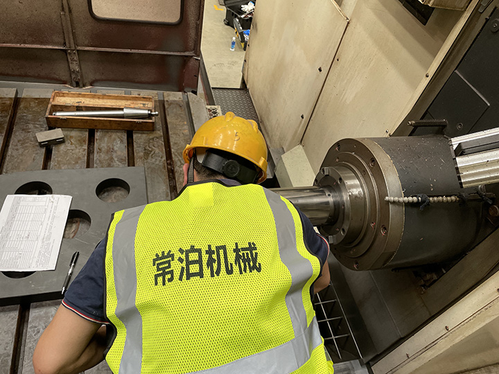 日本東芝BTD-130R16鏜床大修